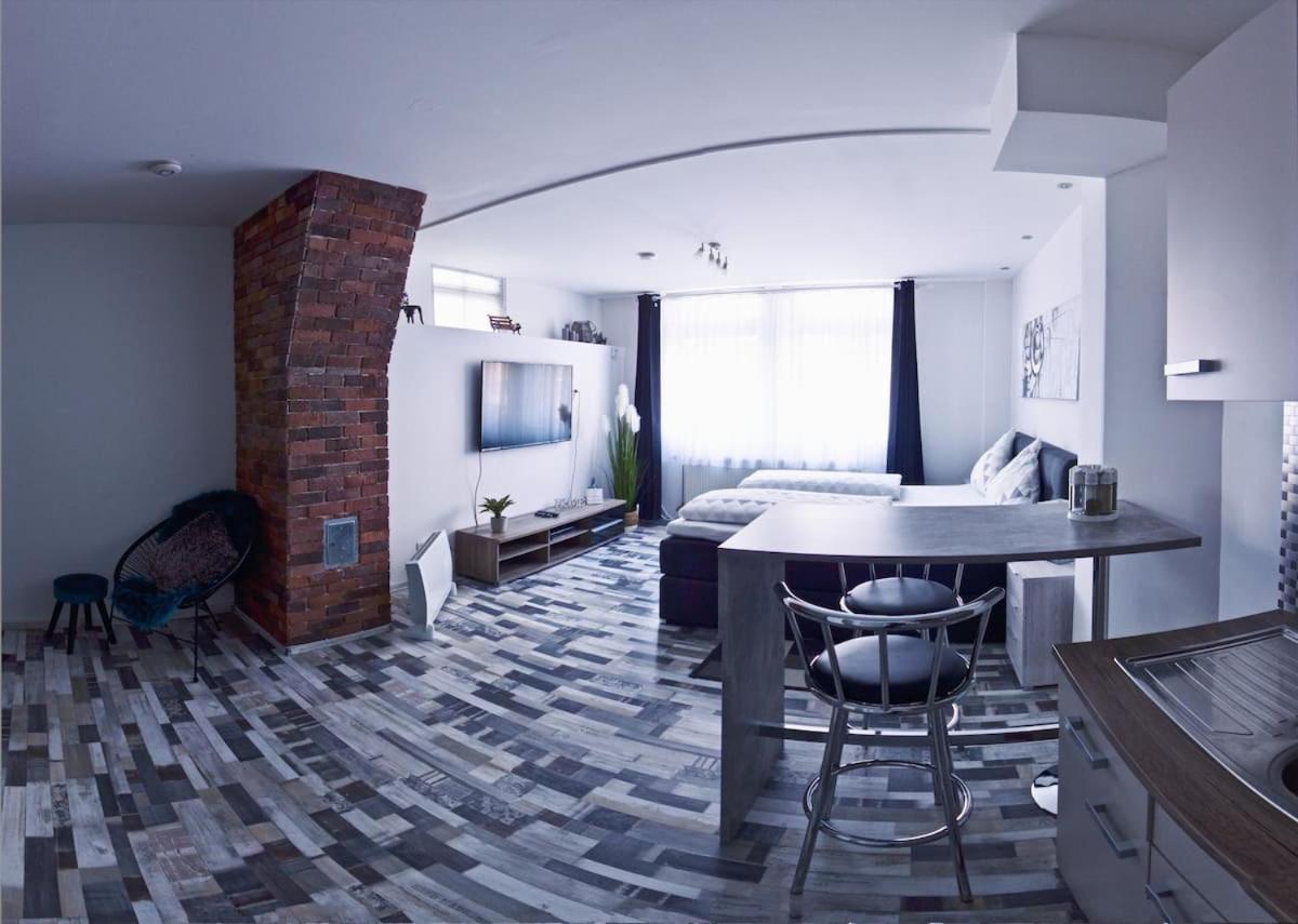 Moderne Wohnung Schwarzwald - In Bester Lage Direkt Am Fluss Bad Wildbad Εξωτερικό φωτογραφία